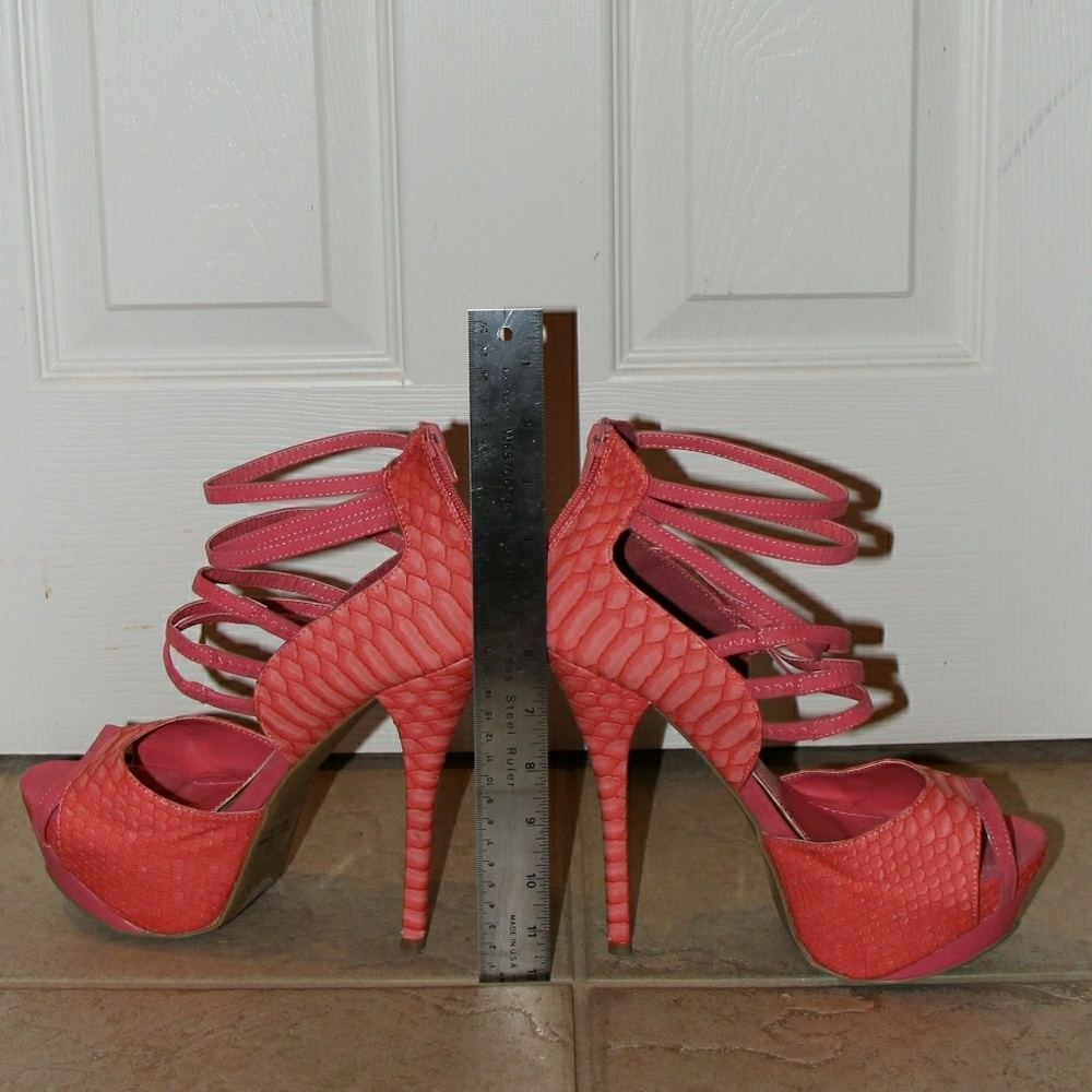 Liliana Hot pink platform heels